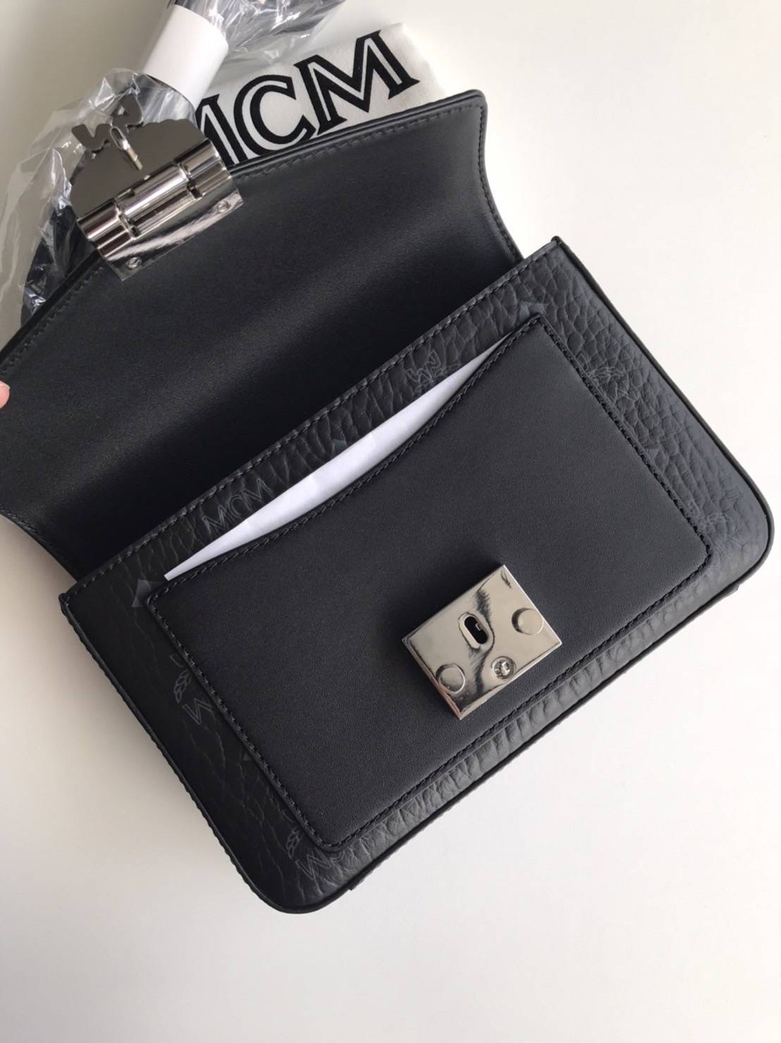 New Mcm millie crossbody สายสปอร์ตปรับสั้นยาวได้ ขนาด 8” อุปกรณ์.ถุงผ้า/การ์ดเปล่า