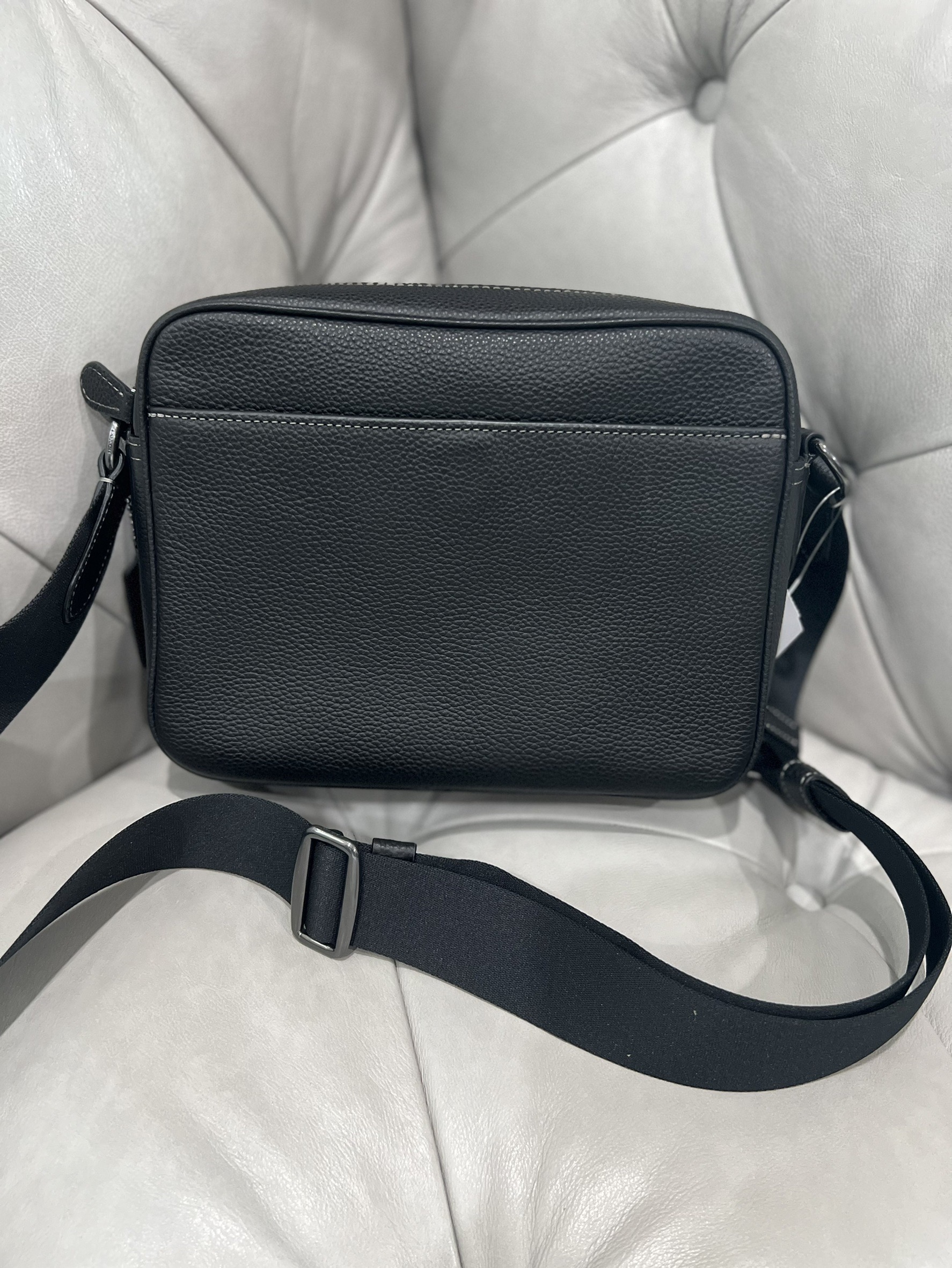 เหลือสีละ 3 ใบ New Coach Hudson Crossbody Bag 9" (W) x 7" (H) x 2 1/2" (D)