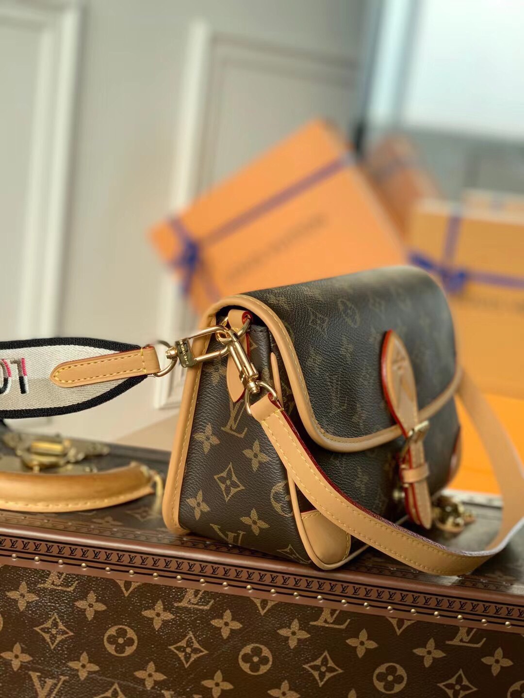 [Pre-order]กระเป๋าสะพาย Louis Vuitton Diane Monogram Canvas Leather - Handbags งานคุณภาพที่ดีที่สุด