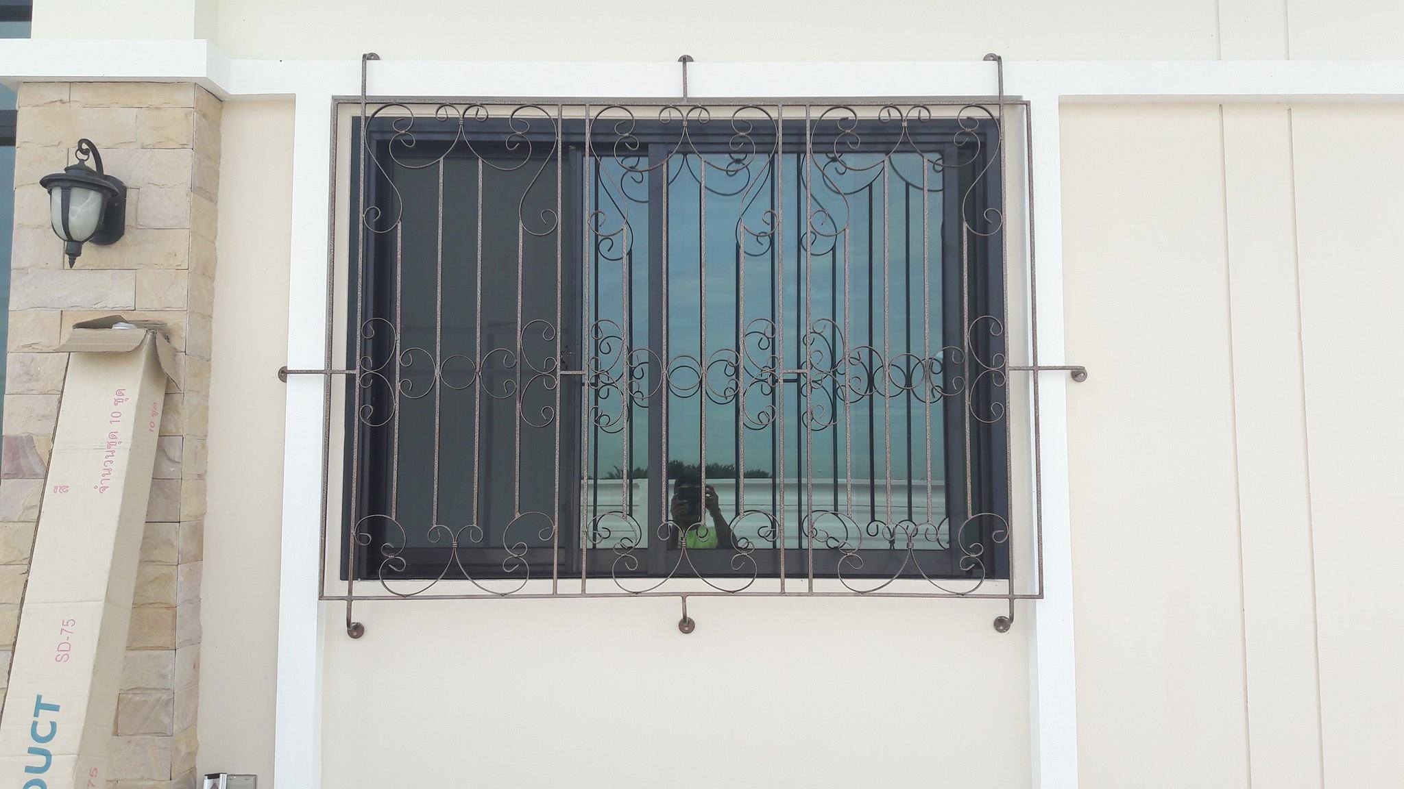 เหล็กดัดพร้อมมุ้งลวด