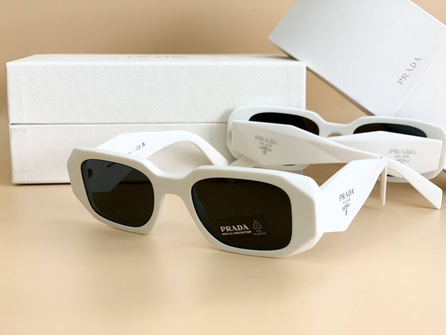 Prada Symbole Sunglassess, 17WS 49 mm White อุปกรณ์ ผ้าเช็ด การด กล่องหนัง กล่องกระดาษPrada