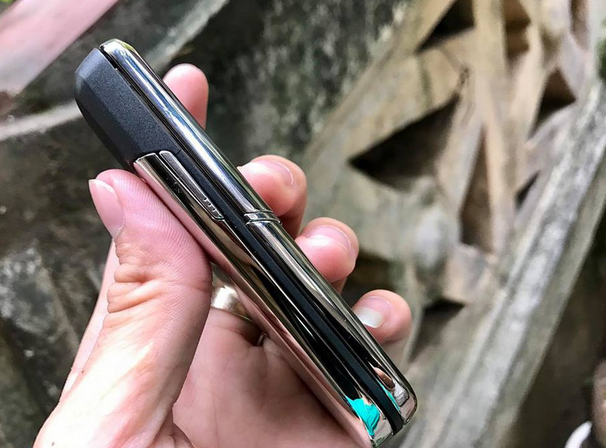 Nokia 8800 Silver Color !! GSM 900/1800/1900 อุปกรณ์ครบ Made in Finland