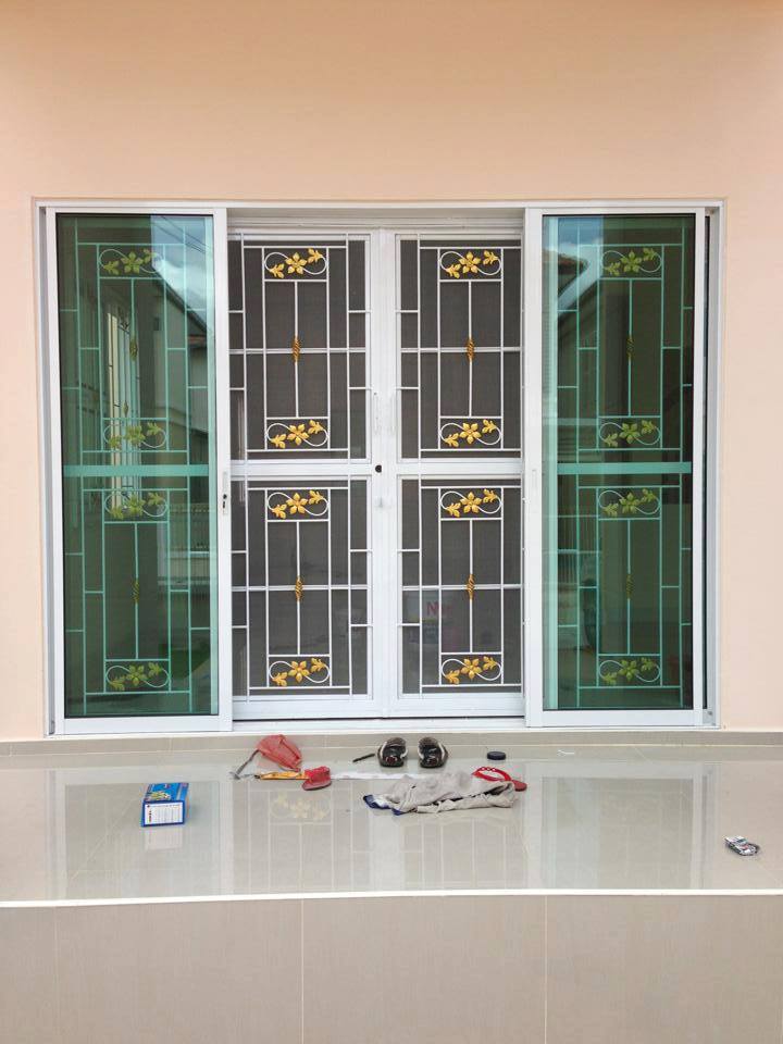 เหล็กดัดพร้อมมุ้งลวด