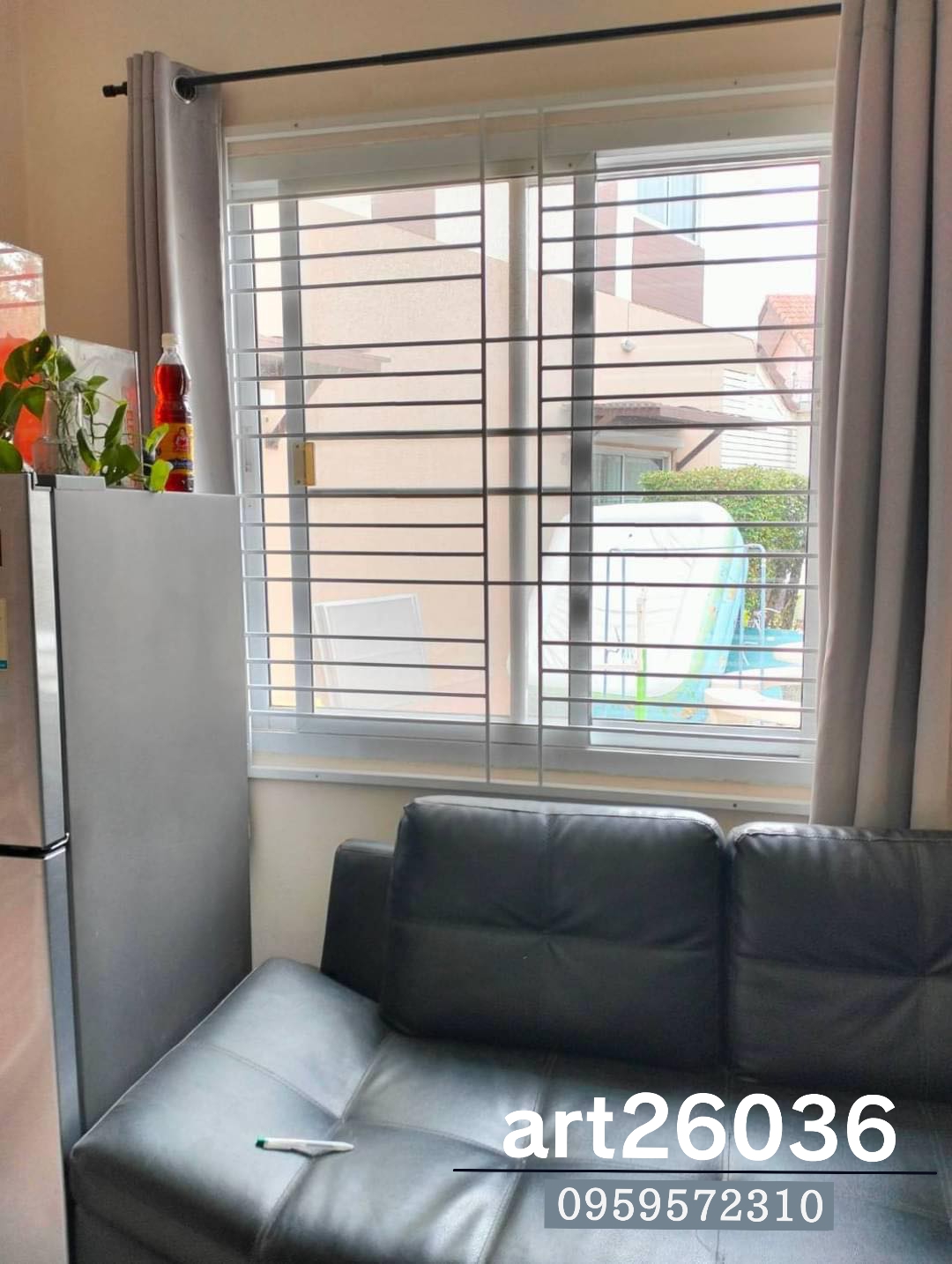 เหล็กดัดลายแนวนอน มินิมอล กระจกเลื่อน