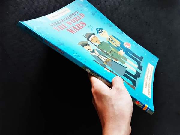 USBORNE ACTIVITIES BOOK** ð
ðSTICKER DRESSING THE WORLD WARS(320 STICKERS)