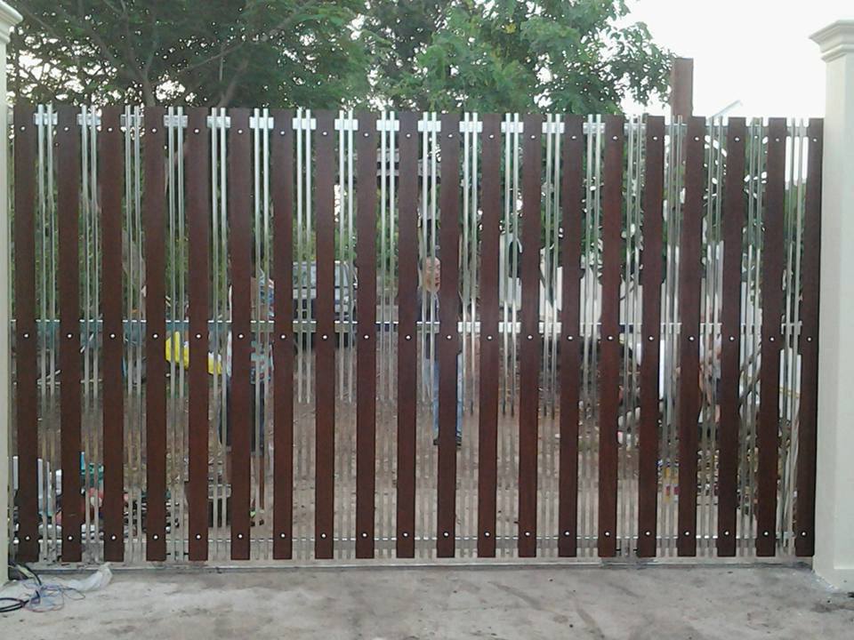 รั้วหน้าบ้าน