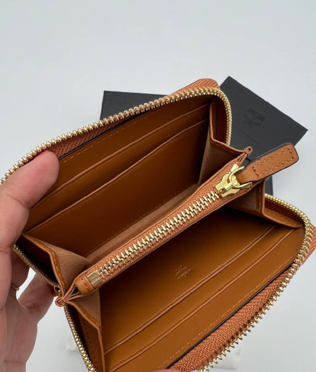 New Mcm zippy wallet ใบสั้น ช็อปคิง