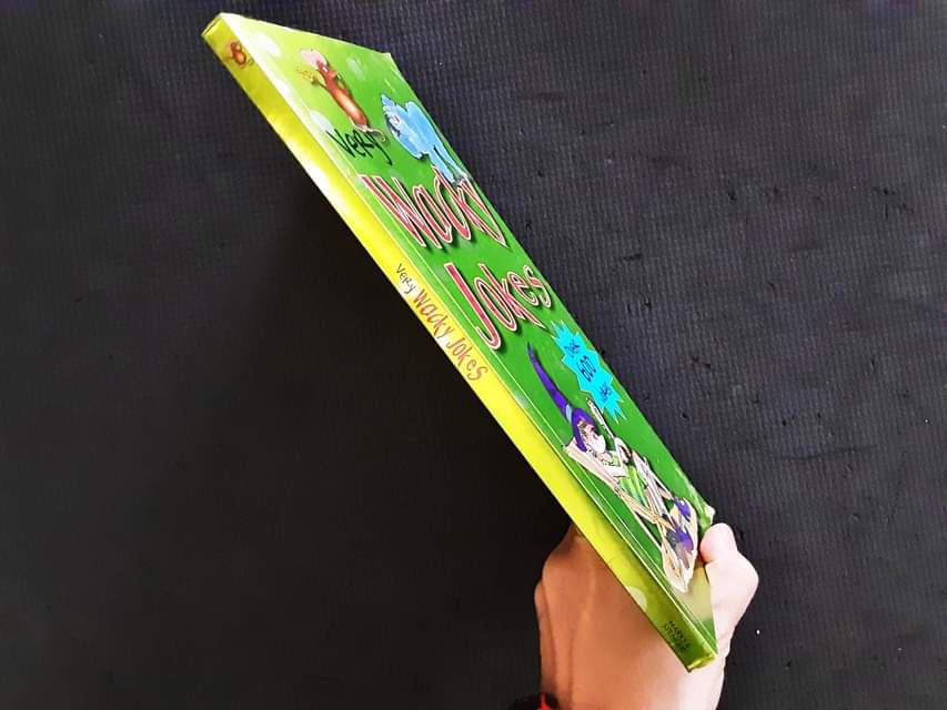 หนังสือนิทานปกอ่อน ** 🍅🍓 Very Wacky Jokes