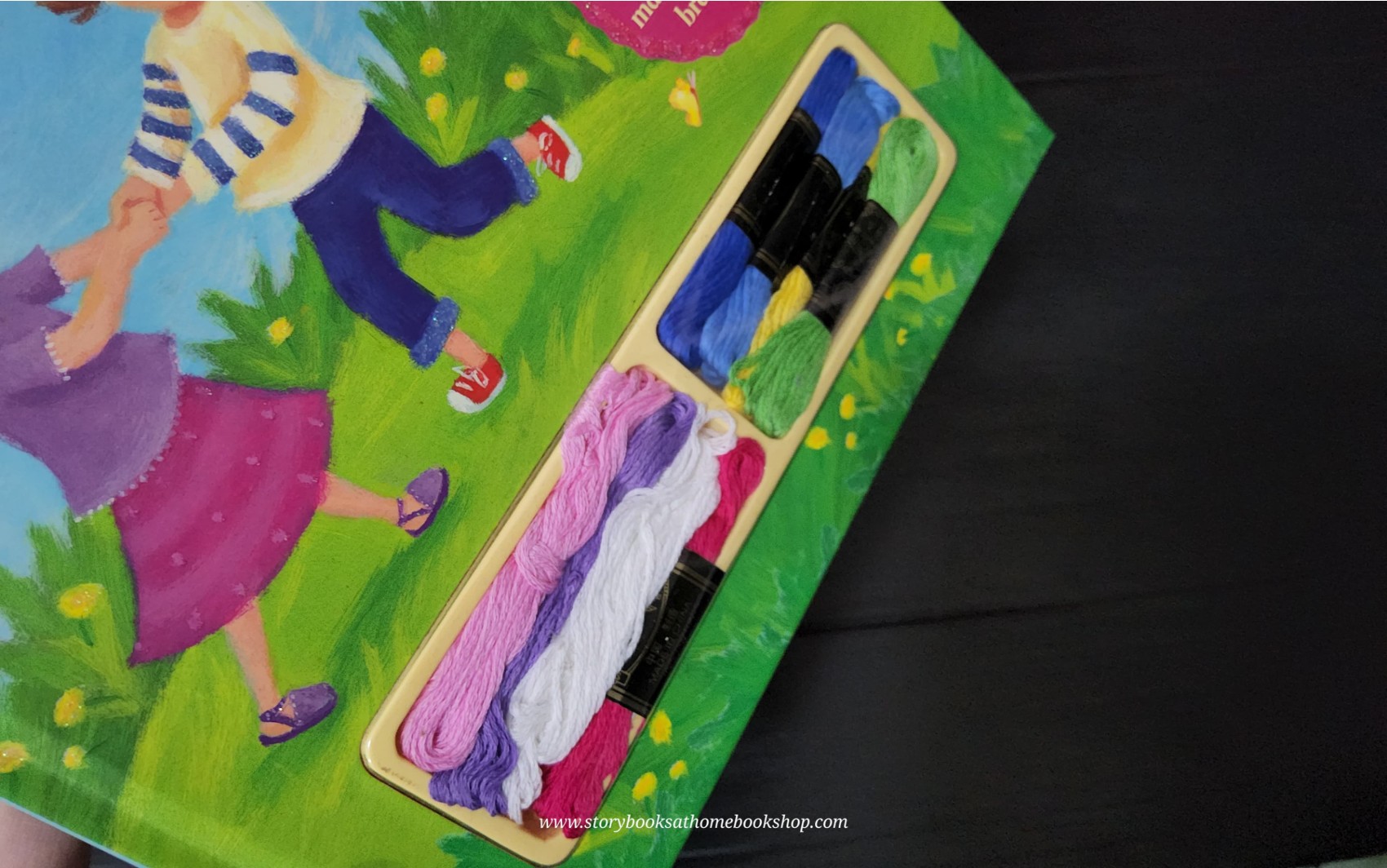 หนังสือนิทานปกแข็ง ** 🍅🍓BEST FRIENDS' CLUB read the story and Learn how to make your own bracelets