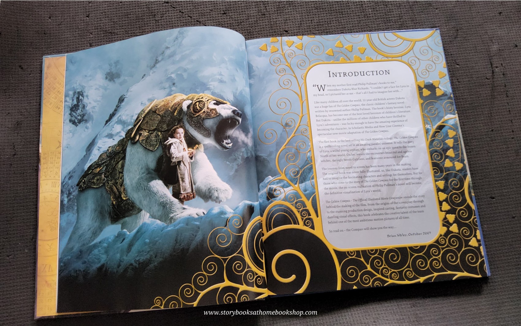 หนังสือนิทานปกแข็ง* 🍓🍓THE GOLDEN COMPASS:THE OFFICAIL ILLUSTRATED MOVIE COMPANION