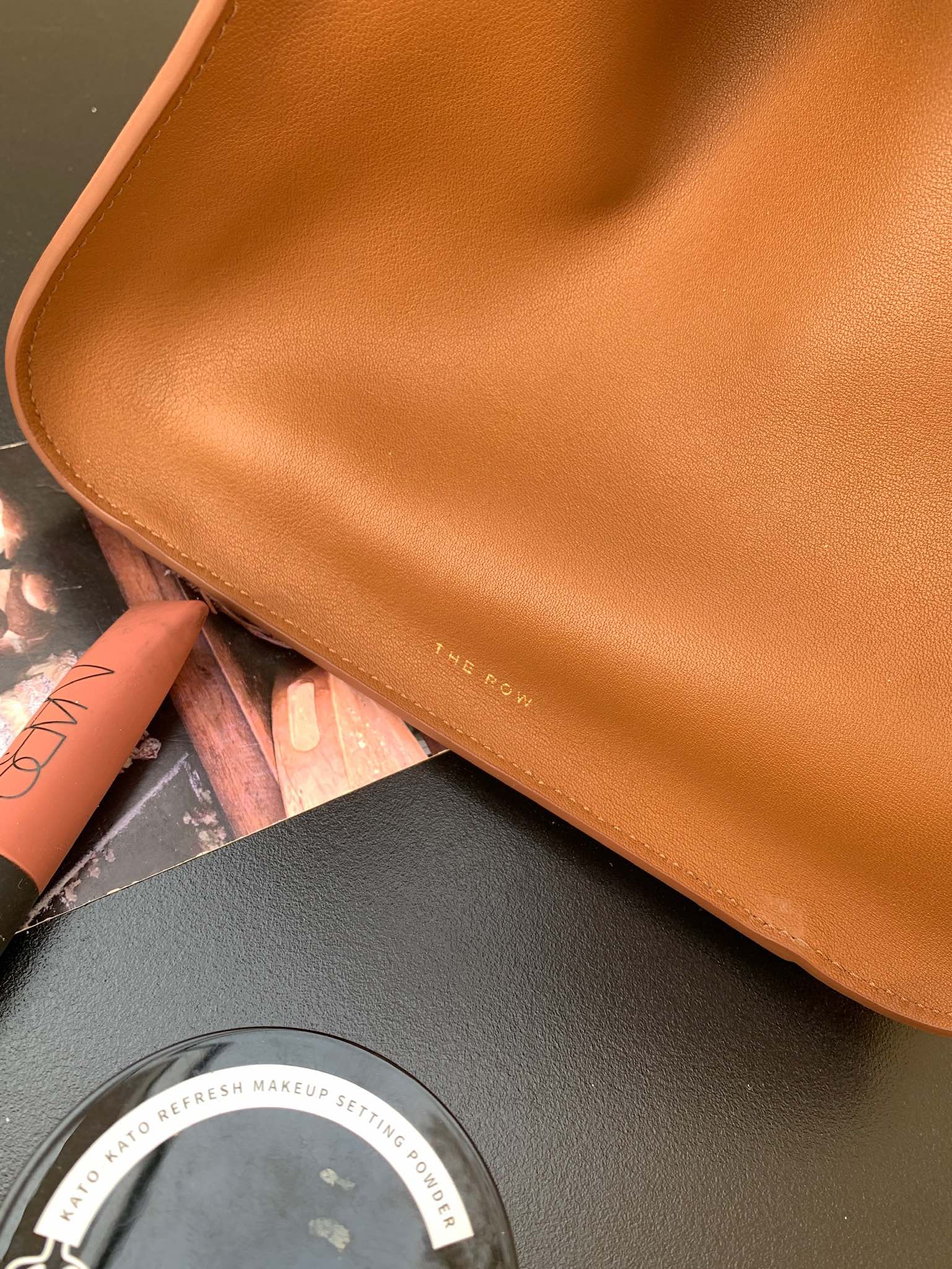 [Pre-order]กระเป๋าสะพายThe Row Soft Margaux 15 Tote Bag Brown in Leather คุณภาพ VIP เกรดดีที่สุด