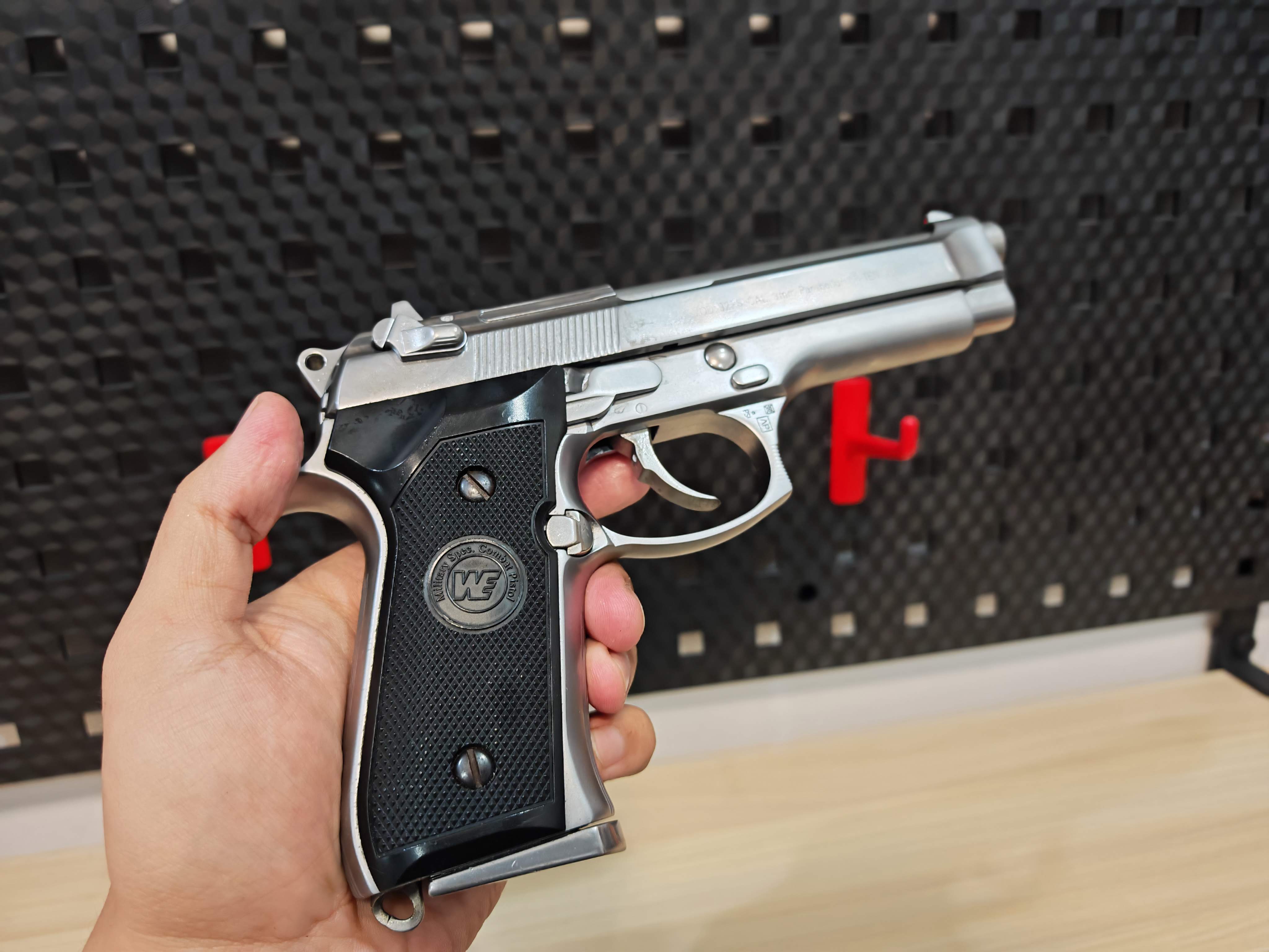 WE Beretta M92 Semi Version GBB เงิน ไต้หวัน BB Gun บีบีกัน แบบแก๊ส ปืนอัดลม มือสอง Airsoft Gun