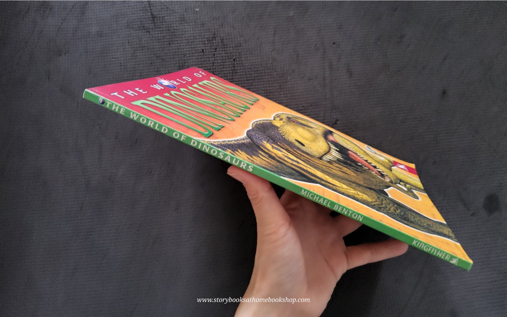 KNOWLEDGE BOOK** ððTHE WORLD OF DINOSAURS