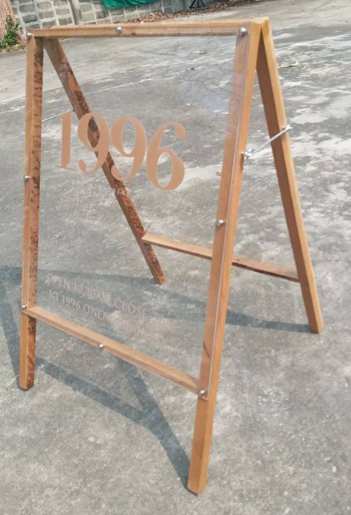 #ป้ายไม้สนติดอะคริลิคติดสติ๊กเกอร์ไดคัท