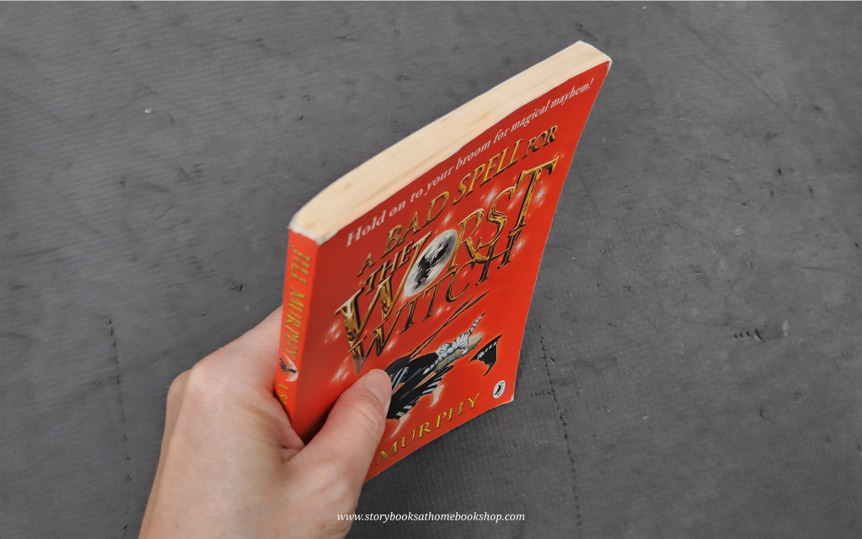 วรรณกรรมเยาวชน ** **หนังสือนิทานปกอ่อน** 🍅🍅A BAD SPELLFOR THE WORST WITCH BY JILL MURPHY