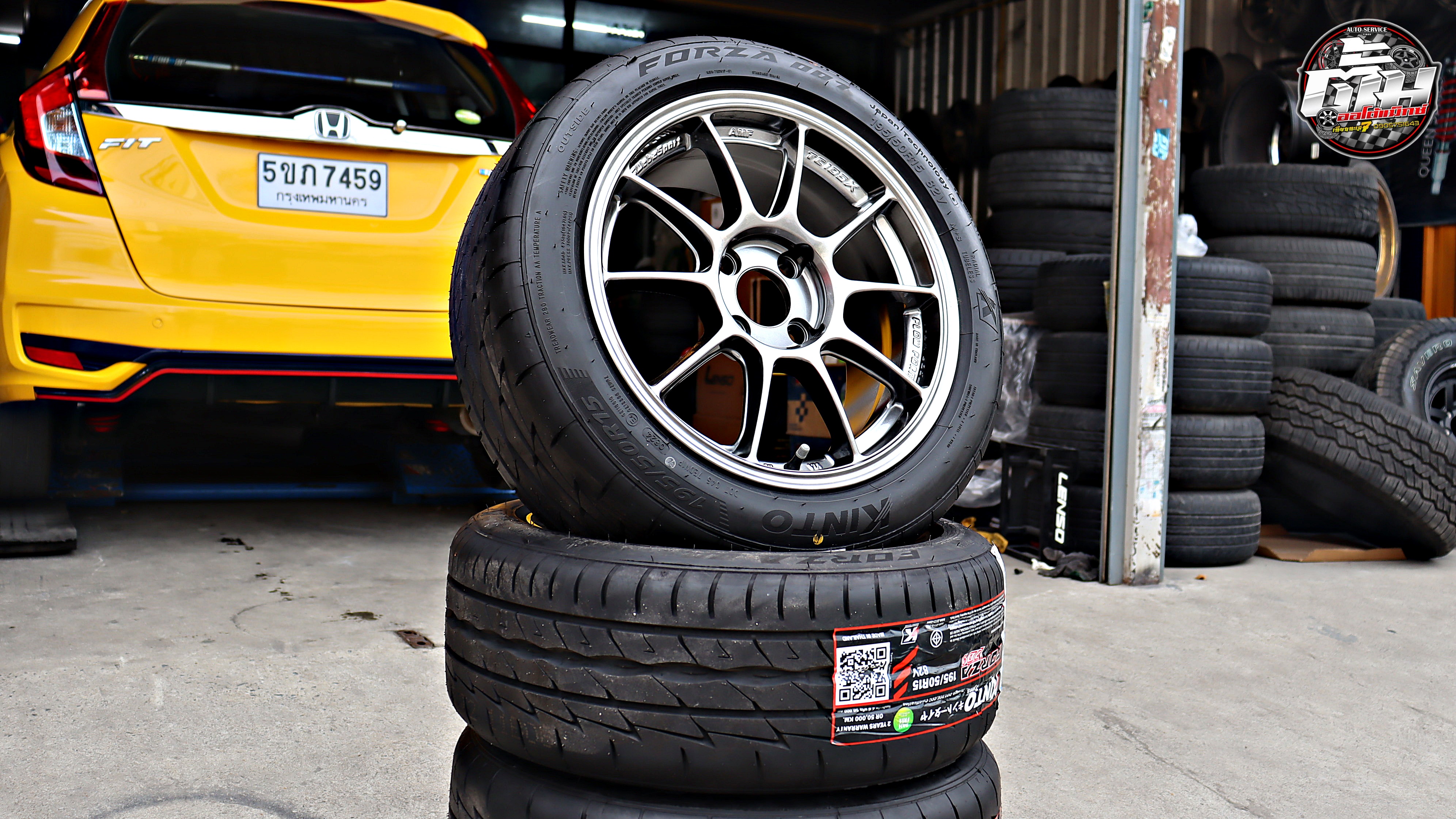 TOYOTA YARIS เปลี่ยนล้อยาง ล้อ TC105X ขอบ15นิ้ว ยาง KINTO FORZA 001 195/50R15 82V