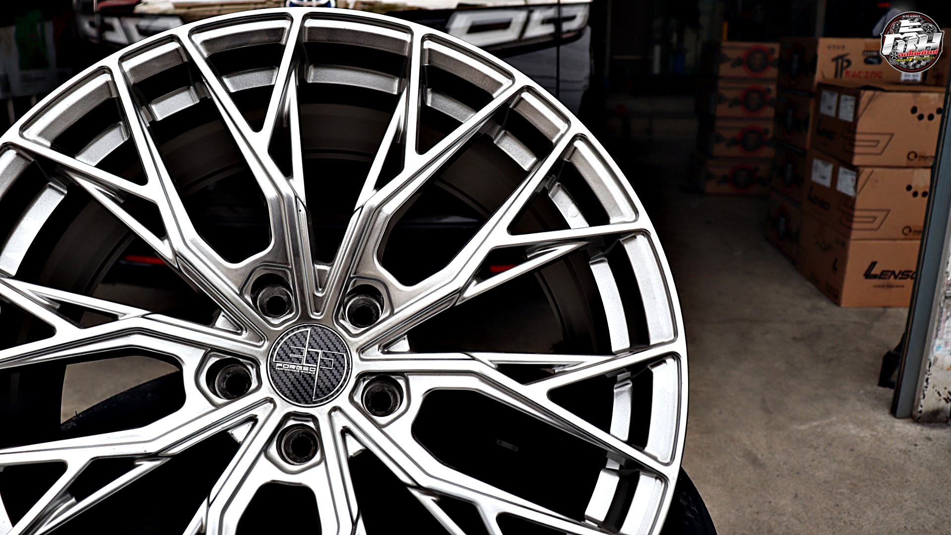 TOYOTA VELLFIRE เปลี่ยนล้อยาง ล้อ 305 FORGED ขอบ19นิ้ว ยาง GOODRIDE SOLMAX-1 245/45R19 98Y