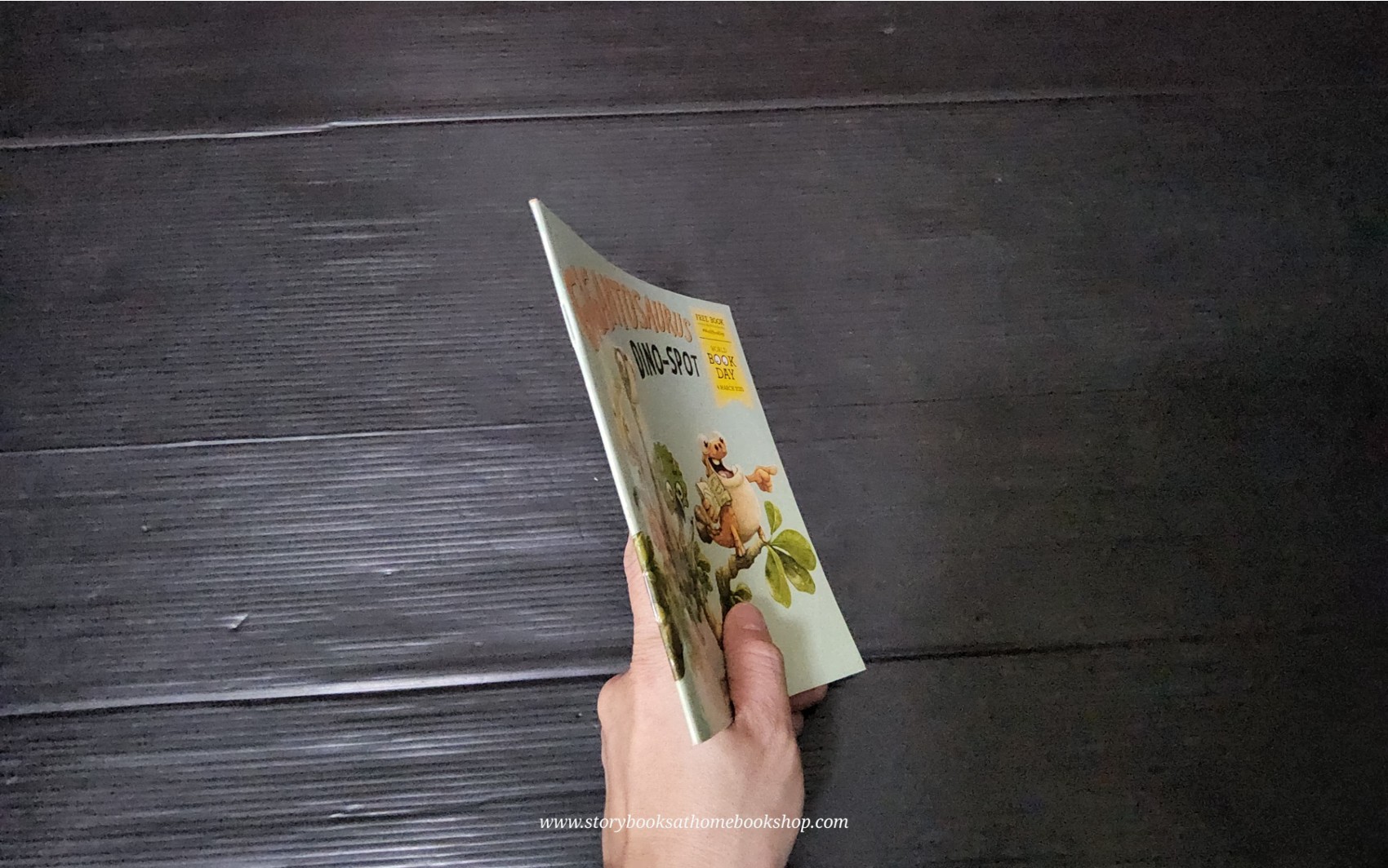 SMALL BOOK **หนังสือนิทานปกอ่อน ** 🍅🍓GIGANTOSAURUS DINO-SPOT BY JONNY DUDDLE