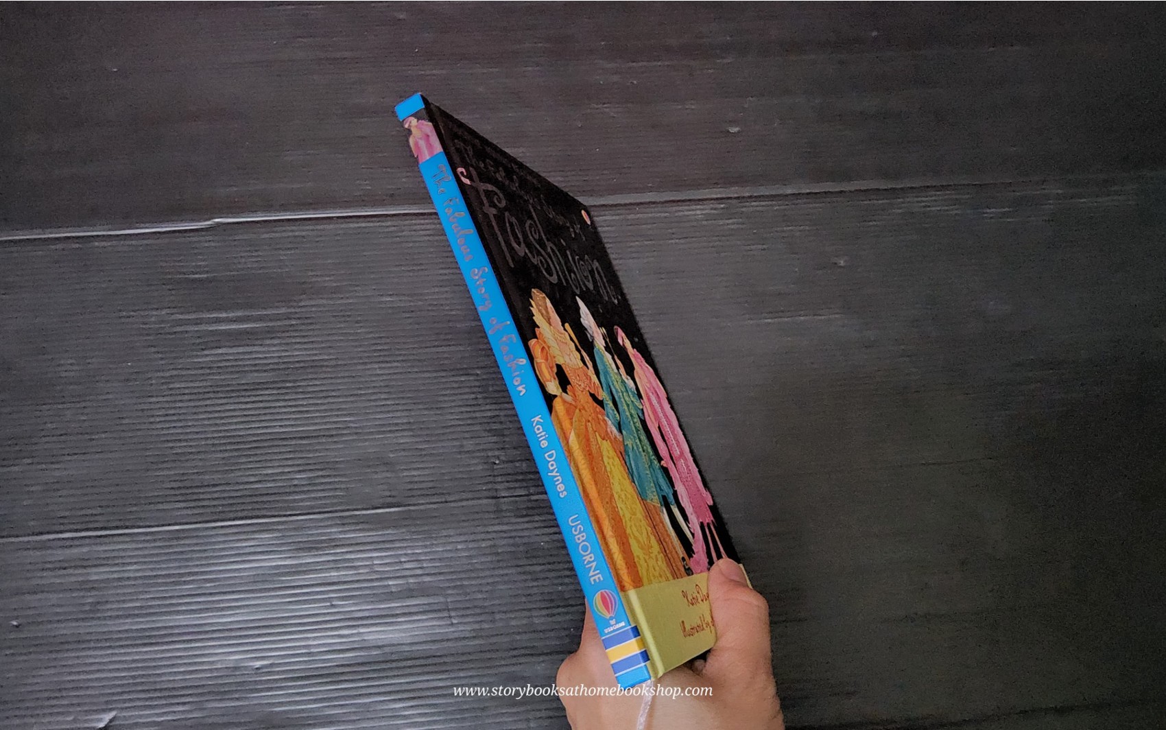 หนังสือนิทานปกแข็ง ** 🍅🍓 USBORNE YOUNG READING:THE FABULOUS STORY OF FASHION