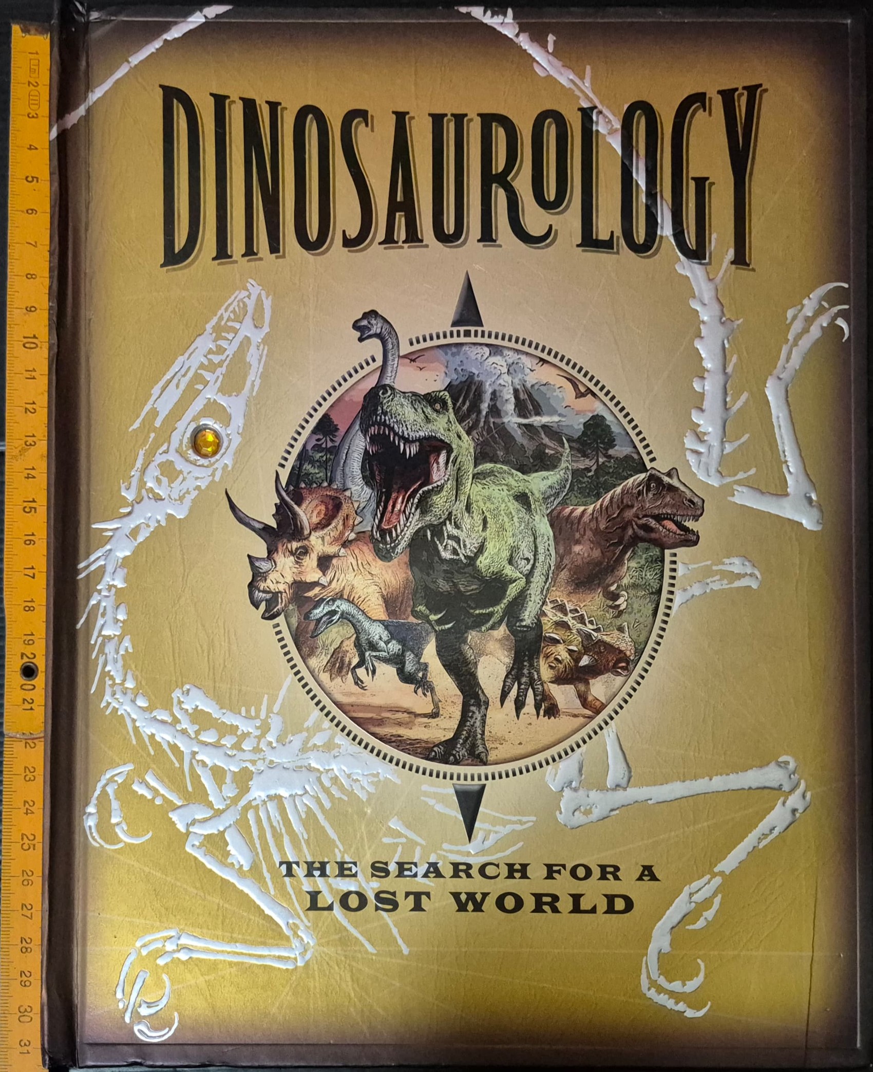 KNOWLEDGE BOOK ** 🍅🍓DINOSAUROLOGY THE SEARCH FOR A LOST WORLD