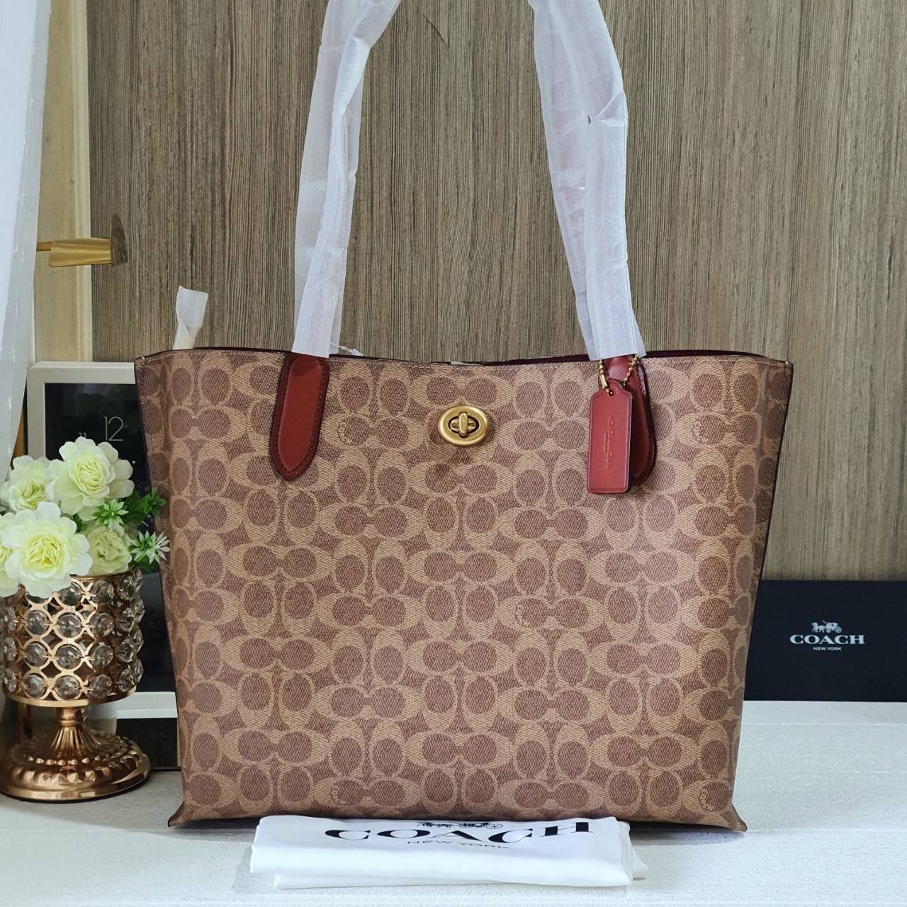 งาน Shop ใบใหญ่ค่ะ New COACH Willow Tote In Signature Canvas ขนาด 15"(L) x 10.75"(H) x 5.75"(W) อุปกรณ์. ป้ายราคา แคร์การ์ด ถุงผ้า