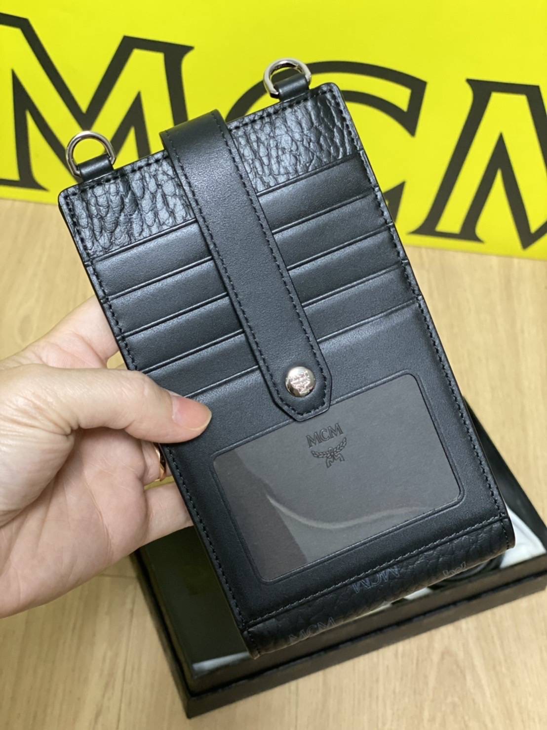 New Mcm phone bag crossbody สีดำ