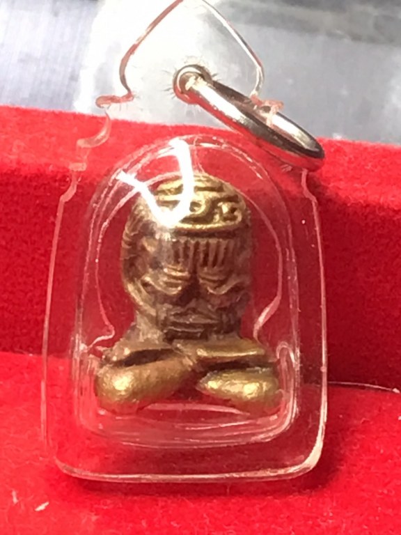 พระปิดตา โคตรเศรษฐีครูบาชัยยะวงค์ศาพัฒนา วัดพระพุทธบาทห้วยต้ม อ.ลี้ จ.ลำพูน ที่ระลึกอายุครบ 7 รอบ สร้างปี 2540 ในวาระที่หลวงปู่อายุครับ7รอบครับ เนื้อโลหะผสม