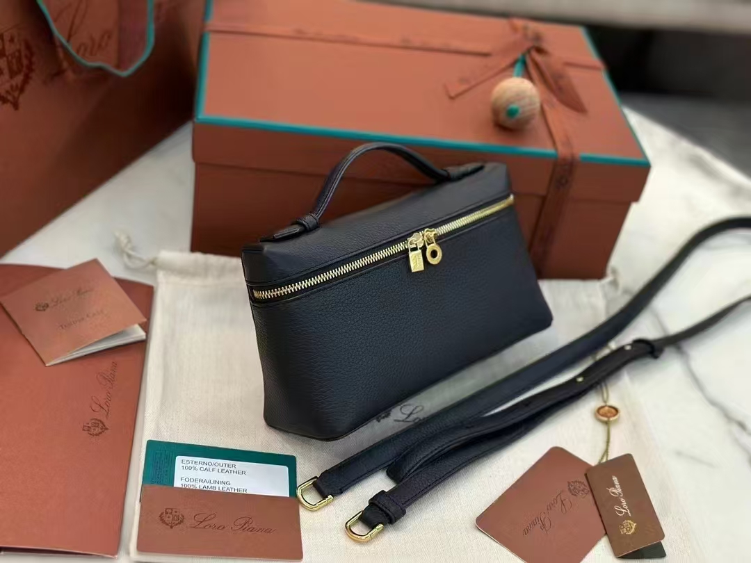 [Pre-order] Loro Piana รุ่น L19 Extra Pocket Pouch Black Calfskin งานเกรดคุณภาพเทียบแท้ VIP QUALITY
