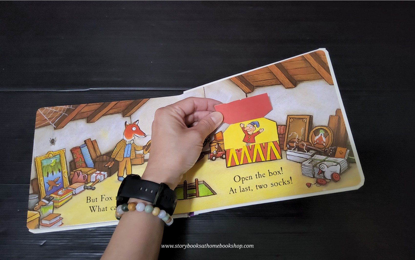 LIFT THE FLAP BOARD BOOK** 🍅🍓 FOX'S SOCKS BY JULIA DONALDSON.AXEL SCHEFFLER