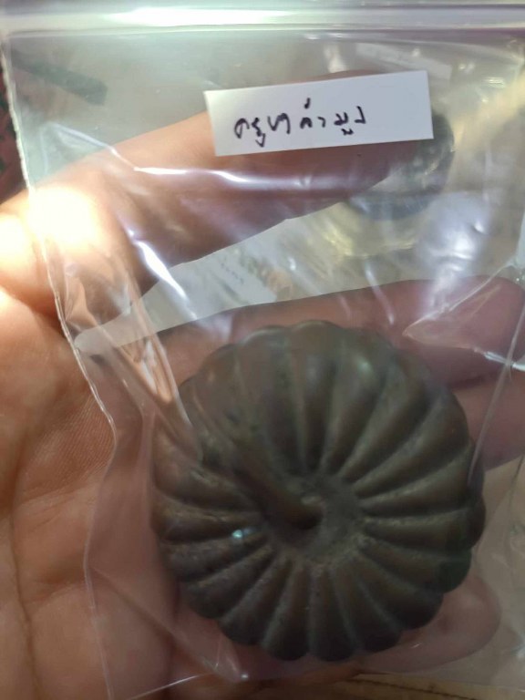 พระทันตธาตุครูบาคำมูล วัดพระบาทแม่ไทย อ.แม่ทะ จ.ลำปาง ได้มาจากครูบรรจง อายุ 92 ปี เสียชีวิตแล้วเมื่อมี 2565 ครูบรรจงเคยสอนที่โรงเรียนใน อ.แม่พริก จ.ลำปาง ครูบรรจงได้รับพระทันตธาตุครูบาคำมูลเมื่อปี 2532 โดยได้รับมาจากศิษย์ฯ ใกล้ชิดของครูบาคำมูล