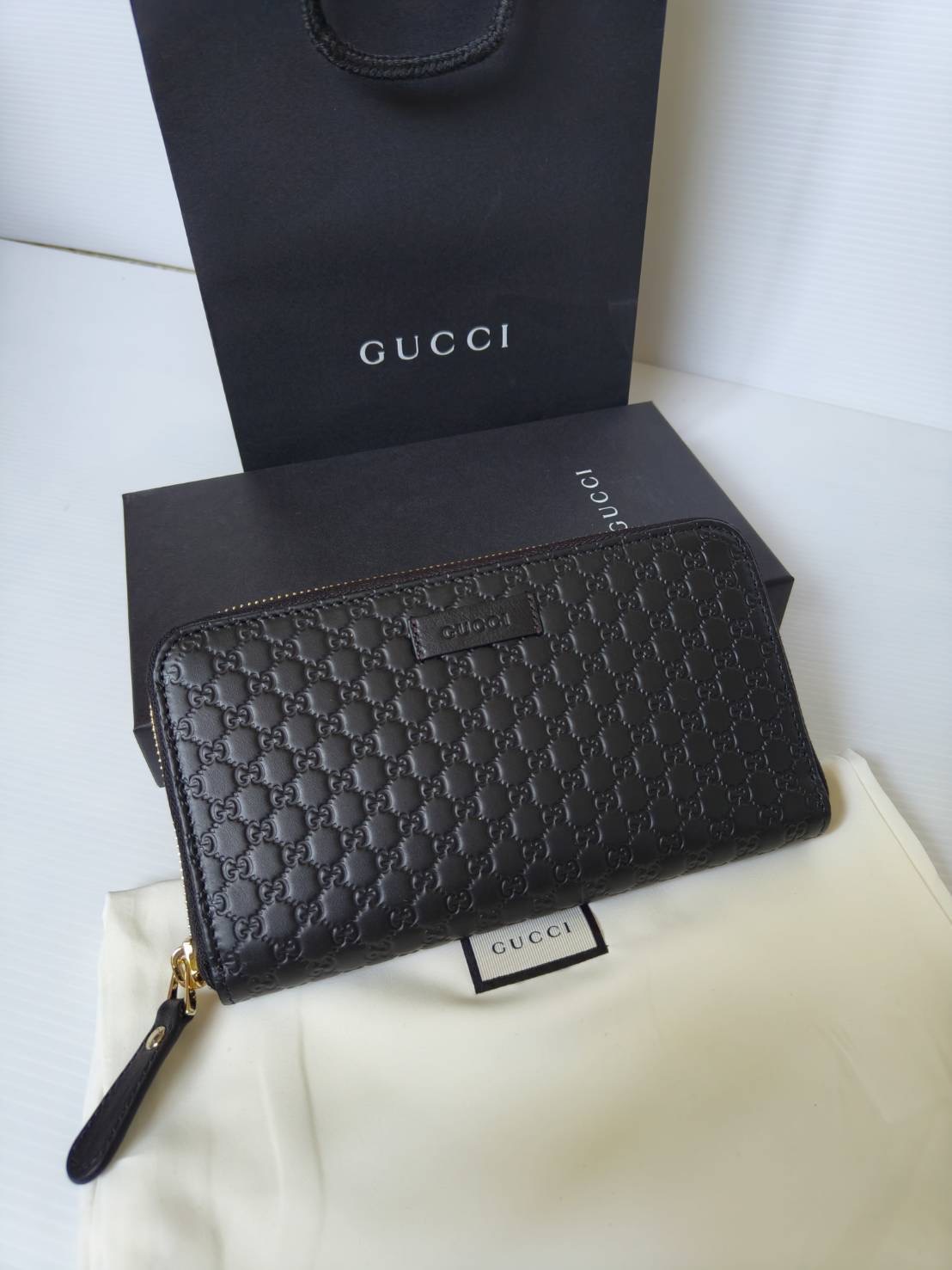 มาเพิ่มแล้วน๊า รุ่นนี้สวยเรียบหรู มากี่รอบก็หมด New GUCCI wallet ใบยาว ซิปรอบ มีช่องใส่บัตร ใส่แบงค์ ช่องซิปใส่เหรียญ