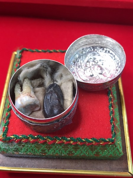 พระทันตธาตุหลวงปู่ครูบาอภิชัยขาวปี วัดผาหนาม จ.ลำพูน