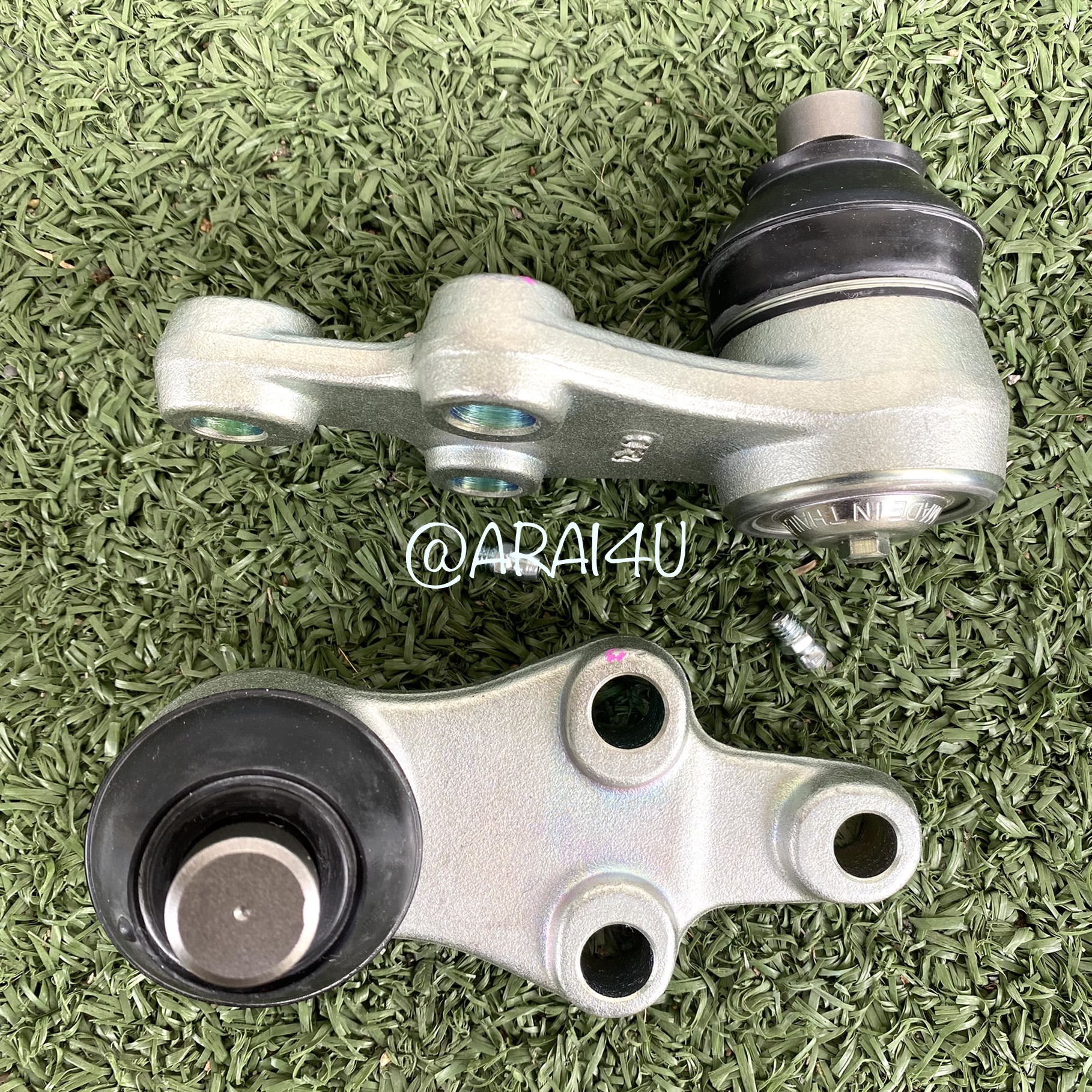 ลูกหมากปีกนกล่าง HYUNDAI H1 CERA (ราคาคู่)