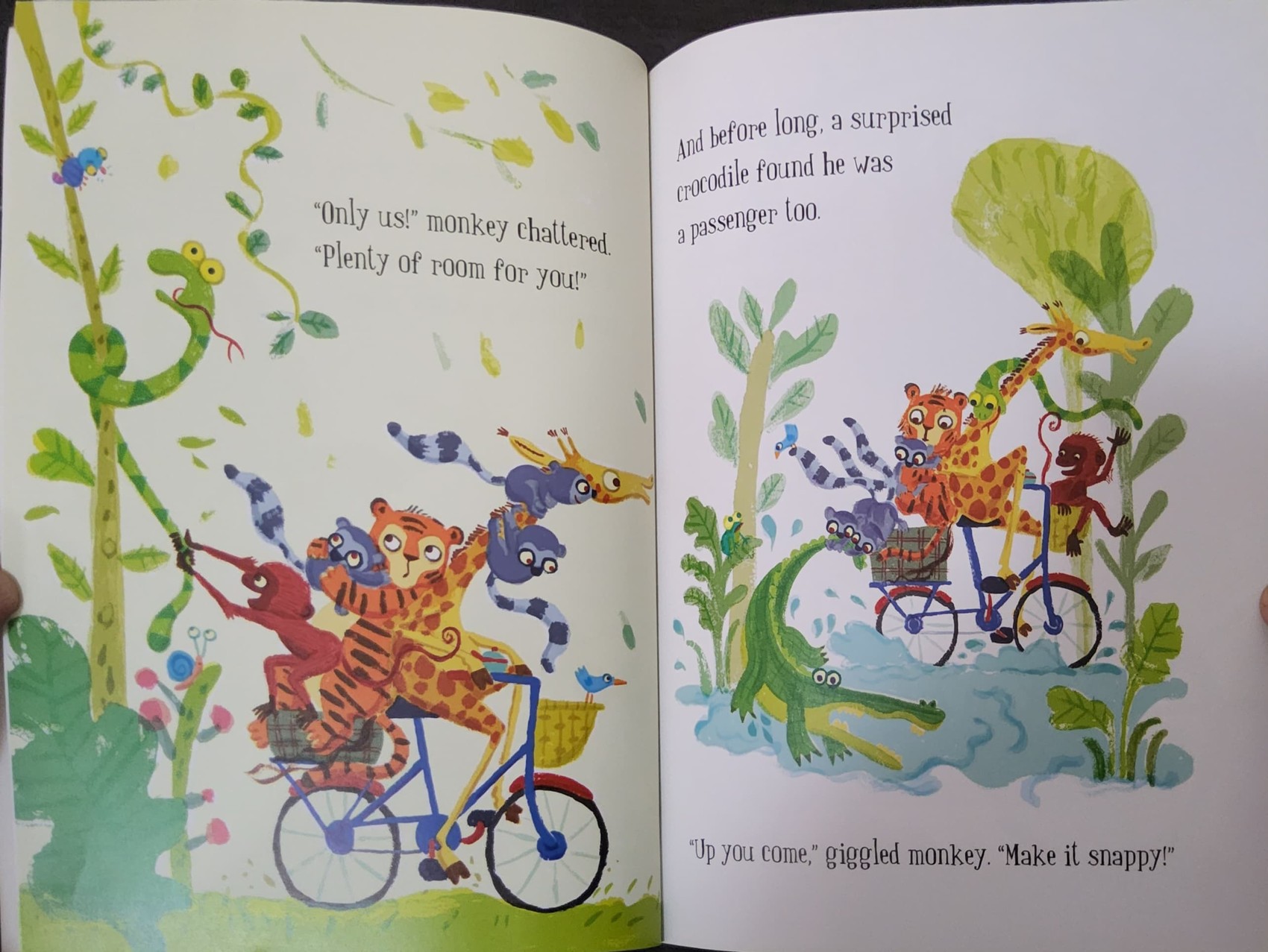หนังสือนิทานปกอ่อน ** 🍅🍓GIRAFFE ON A BICYCLEBY JULIA WOOLF