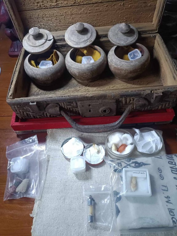 พระทันตธาตุ ครูบาสม วัดเมืองราม จ.น่าน ได้มาจากคุณวินัย อายุ 84 ปี อดีตนายอำเภอหลายพื้นที่ ได้พระทันตธาตุนี้มาปี 2542 จากนายสมชาย เป็นลูกน้อง ปัจจุบันนายสมชายเสียชีวิตแล้ว นายสมชายได้รับมาจากพระรับใช้ครูบาสม ซึ่งได้รับพระทันตธาตุมาจากมือครูบาสม