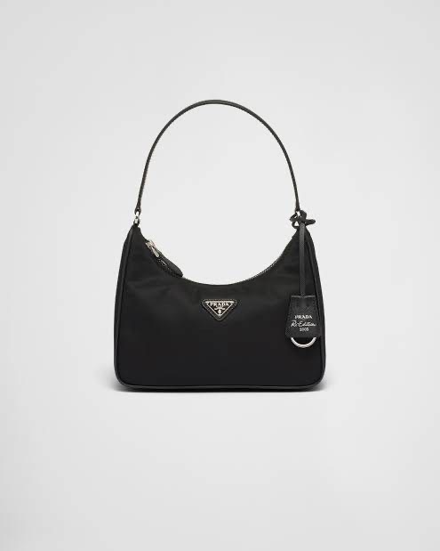 New Prada รุ่นหูหนัง Prada Re-Edition 2005 ขนาด : Width: 22cm x Height: 18cm x Depth: 6.5cm
