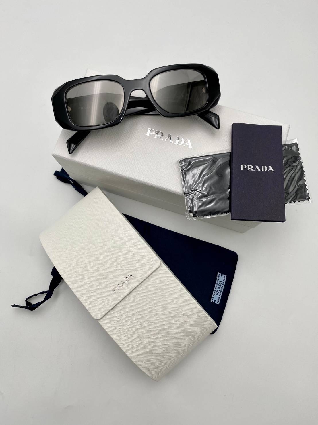 New แว่นกันแดด PRADA รุ่นฮิต ขนาด 49-20-145 mm