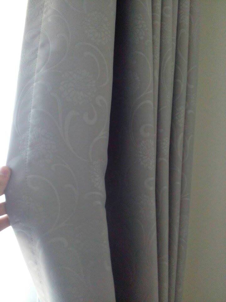 ผ้าม่านทึบสีเทา มีลวดลายสีจางอ่อน สวยๆ