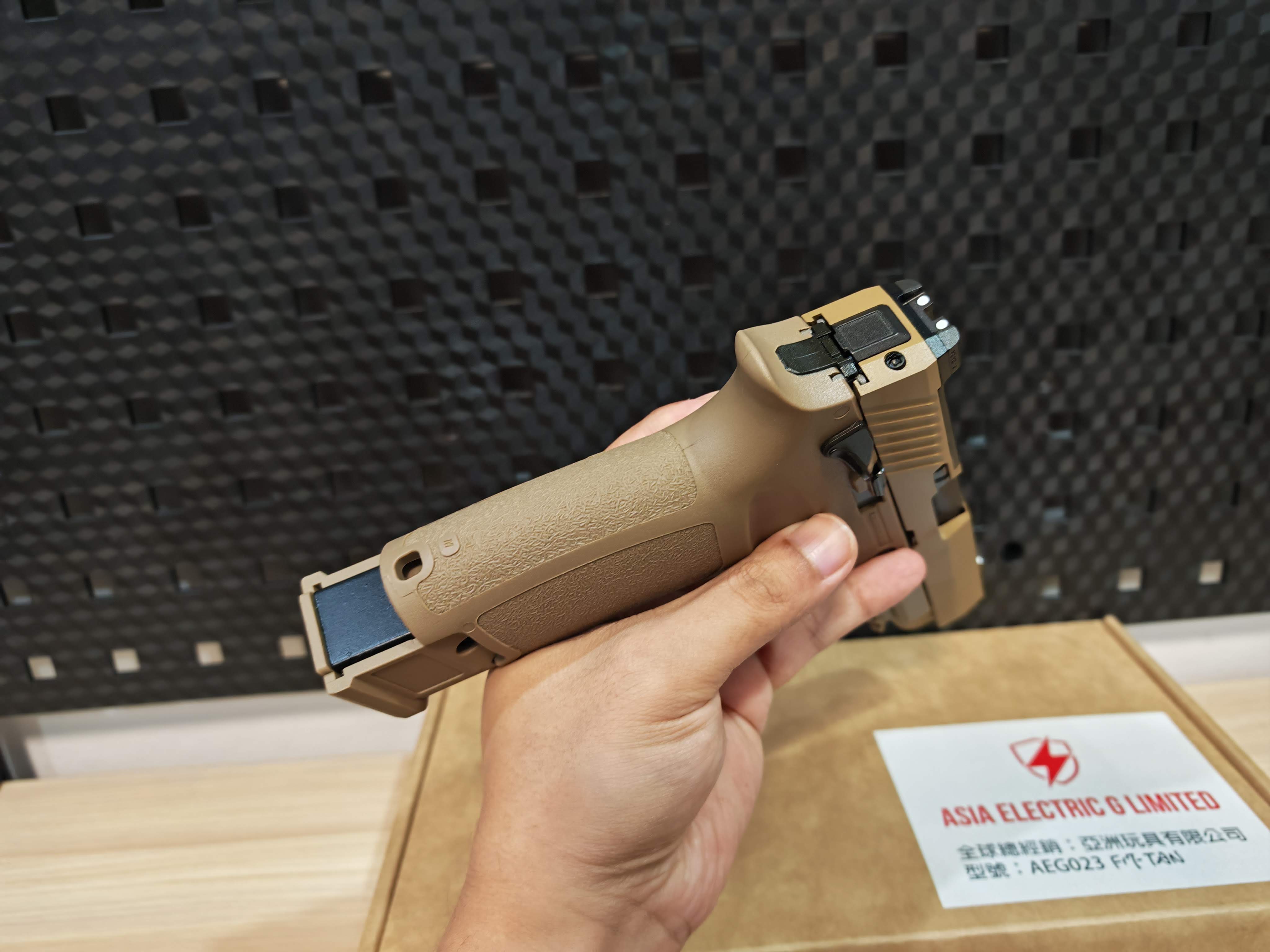 WE Sig Sauer P320 M17 สีทราย GBB BB Gun บีบีกัน แบบแก๊ส ปืนอัดลม มือสอง Airsoft Gun