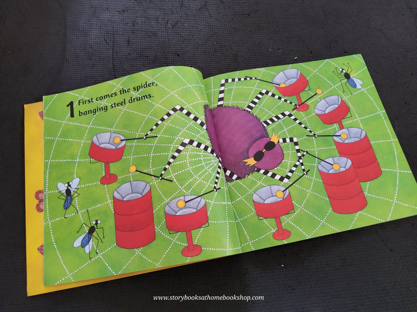 หนังสือนิทานปกอ่อน** 🍅🍓CREEPY CRAWLY CALYPSO WITH CD