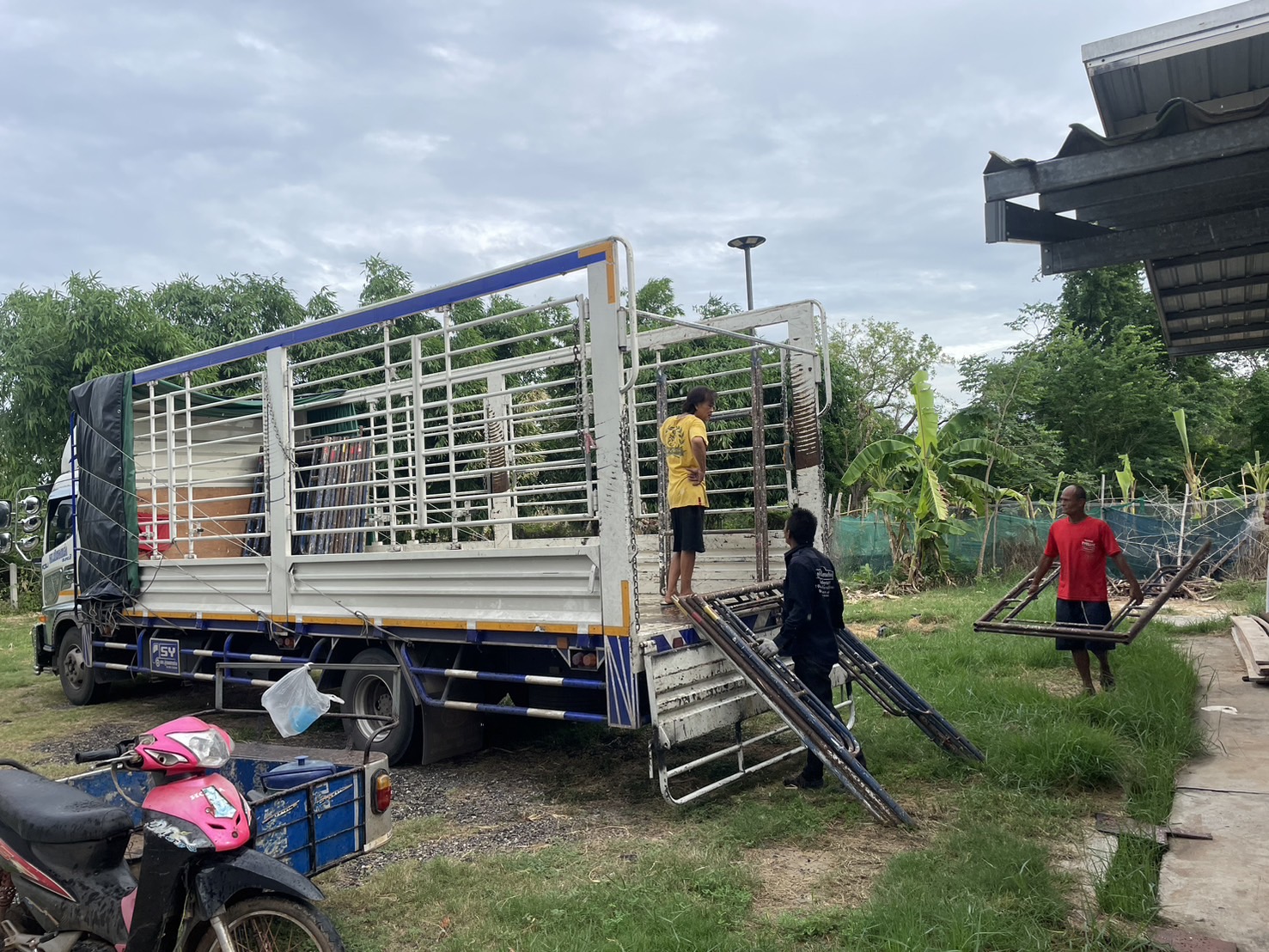 บริการรถรับจ้างขนของอำเภอสนามชัยเขต ฉะเชิงเทรา ราคาถูก