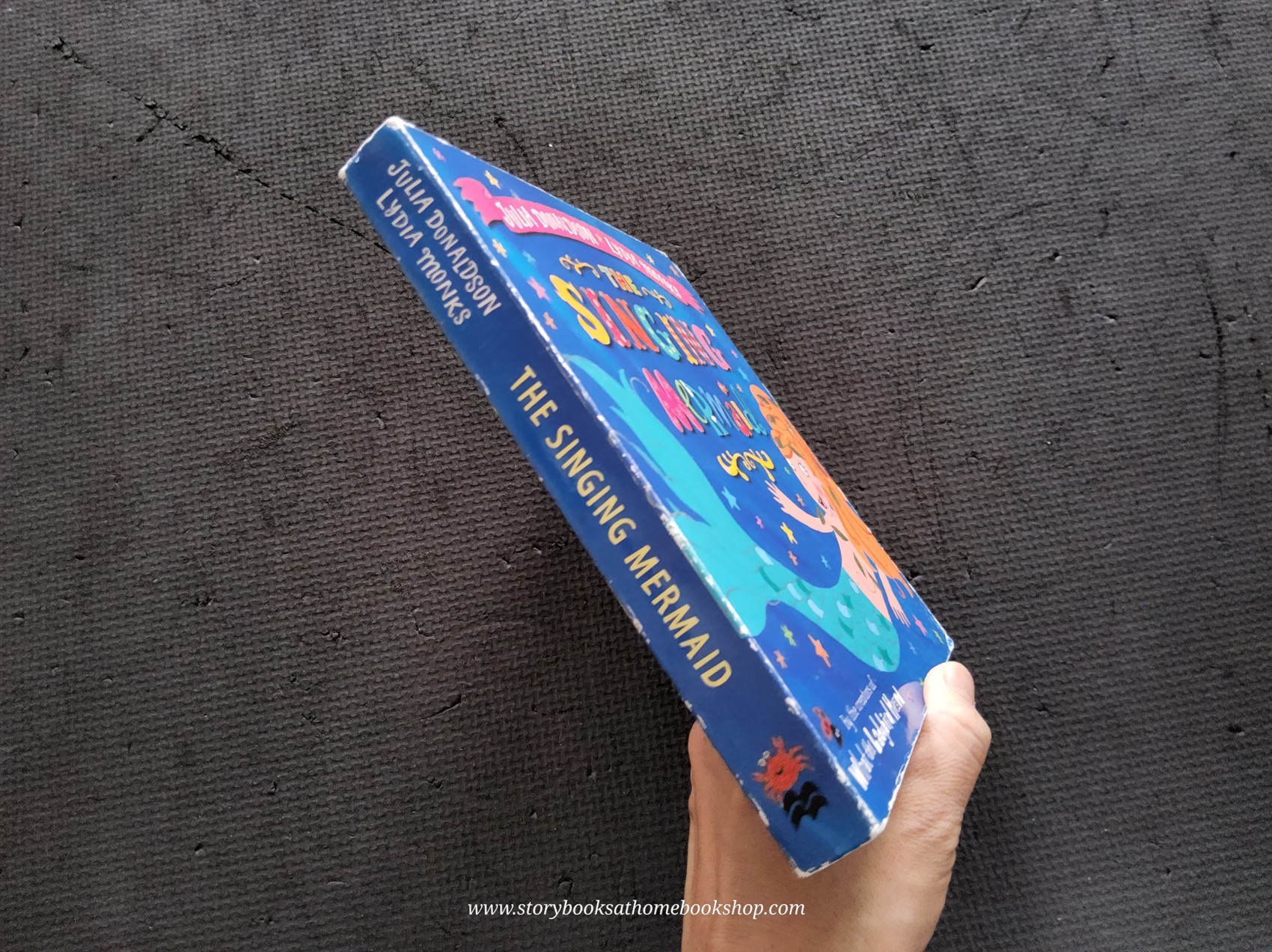 BOARD BOOK ** ð
THE SINGING MERMAID BY JULIA DONALDSON.LYDIA MONKSð