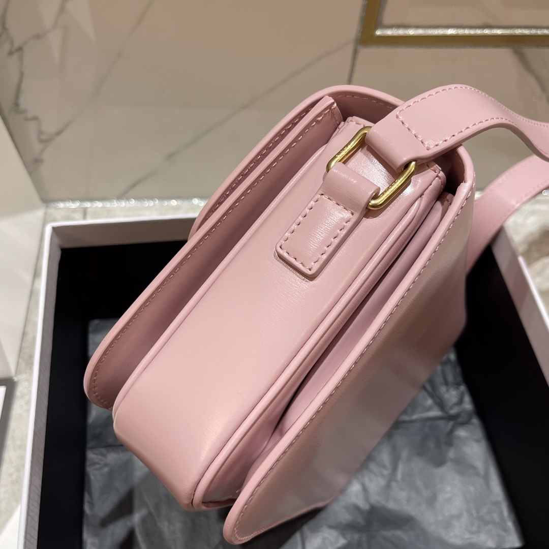 [Pre-order] Celine Teen Triomphe Bag in shiny calfskin PaltelPink งานเกรดเทียบแท้ งานvip คุณภาพดีที่สุด