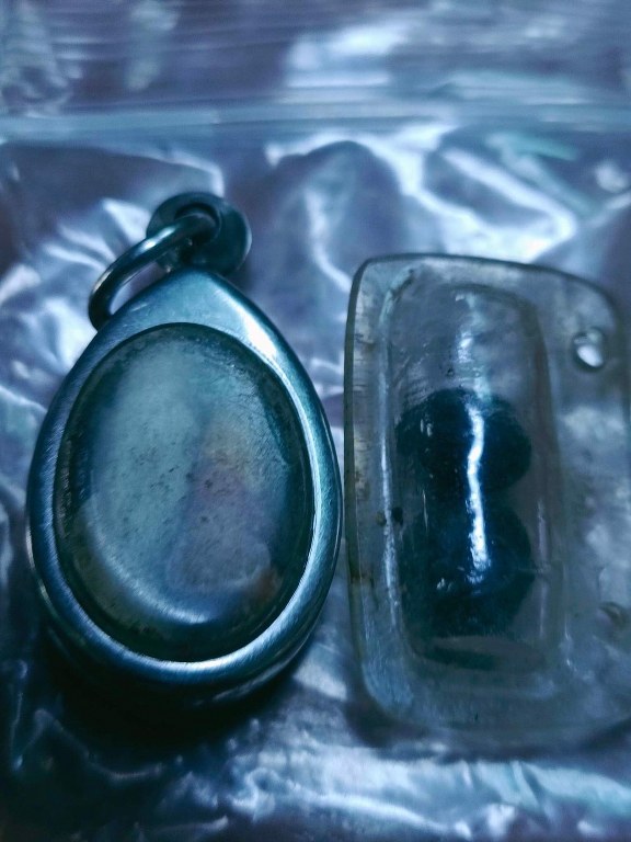 พระทันตธาตุ และเม็ดประคำ ครูบาอินโต คัธวังโส วัดบุญยืน จ.พะเยา ได้มาจากครูประหยัด อายุ ๖๐ ปี (บันทึก พ.ศ.๒๕๖๖) เคยสอนอยู่ที่โรงเรียนสันโค้ง จ.เชียงราย ปัจจุบัน (พ.ศ.๒๕๖๖) เกษียณอายุแล้ว