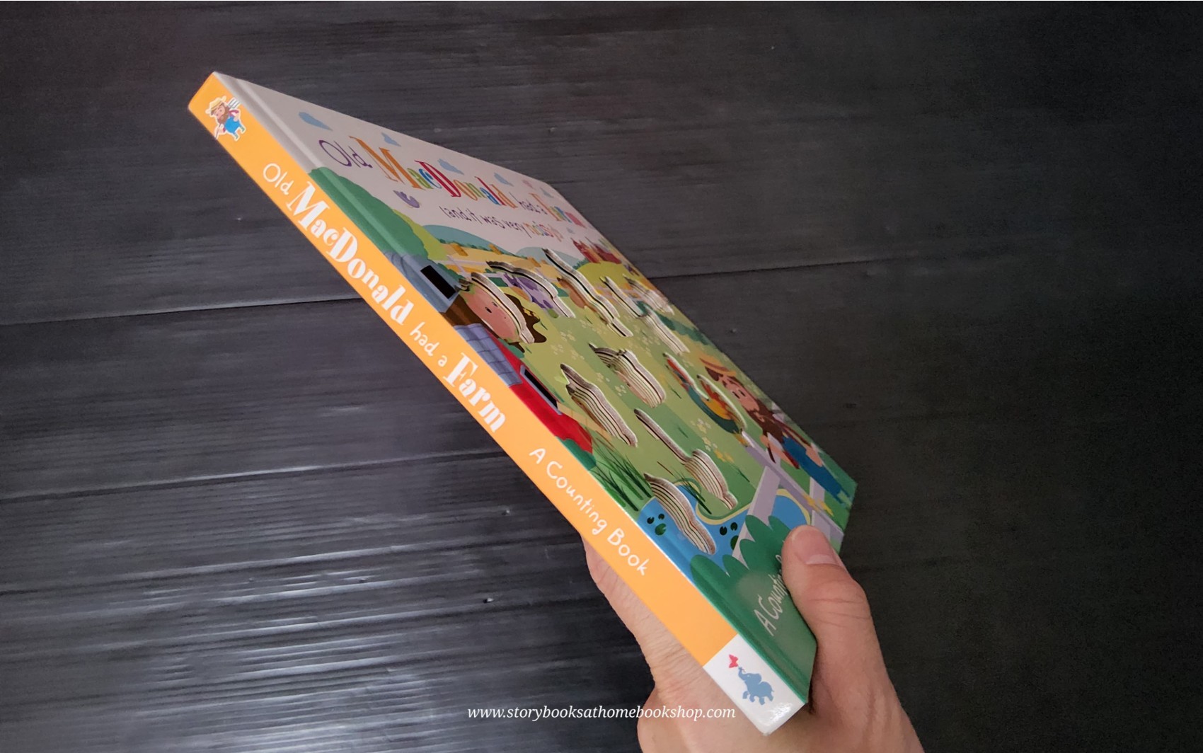 Board Book** 🍅🍓OLD MACDONALD HAD A FARM LAND (AND IT WAS VERY NOISY!)