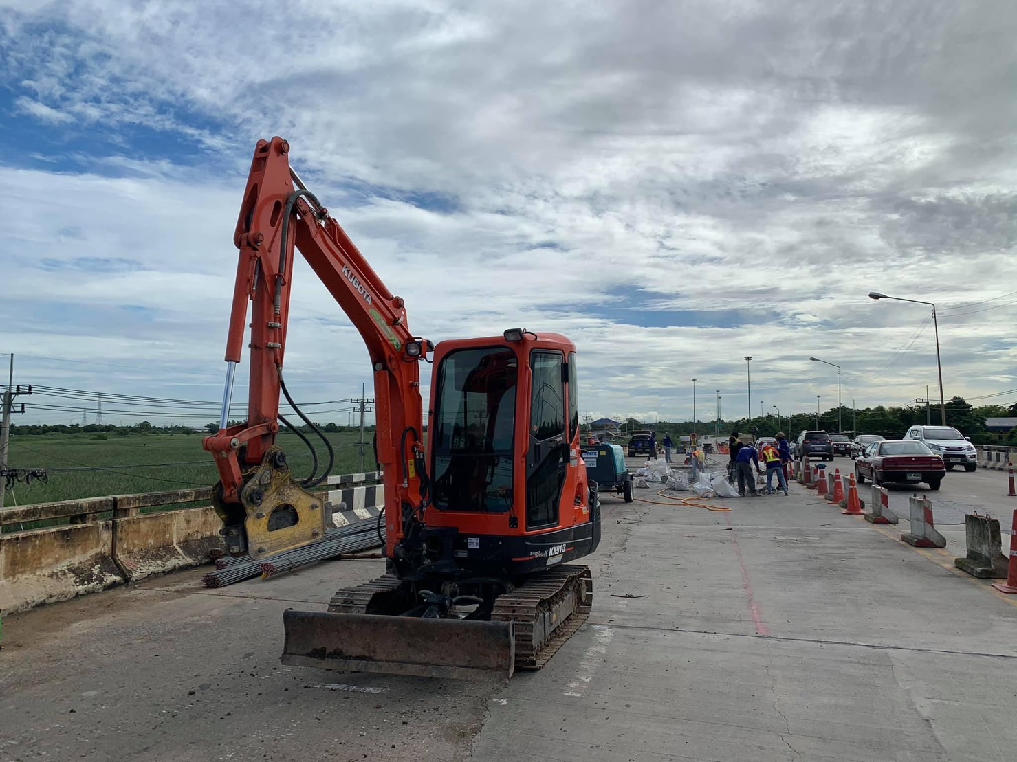 เช่าแบคโฮ PC30