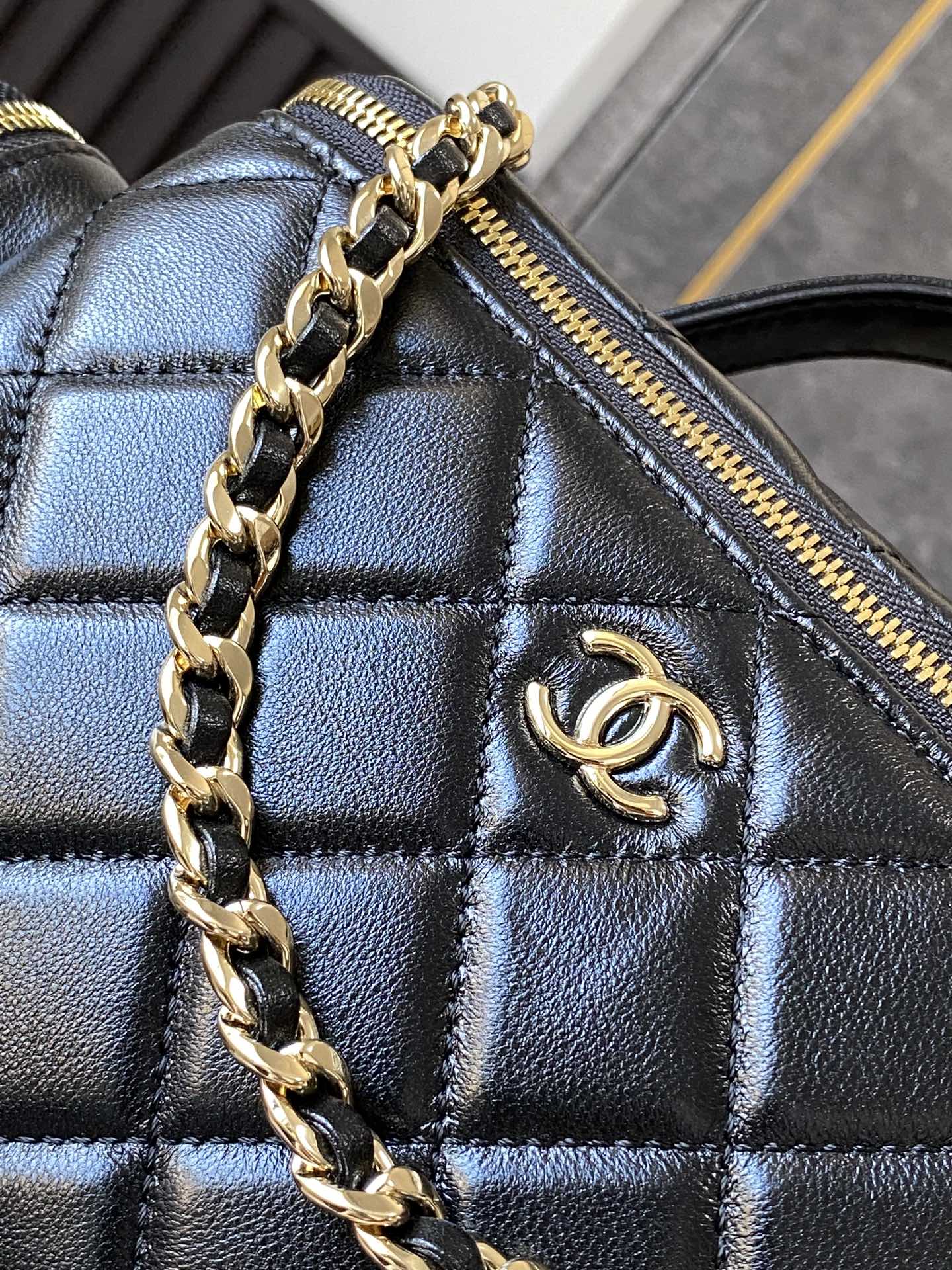 [Pre-order]Chanel VANITY CASE AS5222 Shiny Crumpled Lambskin & Gold-Tone Metal Black งานVIP คุณภาพที่ดีที่สุด