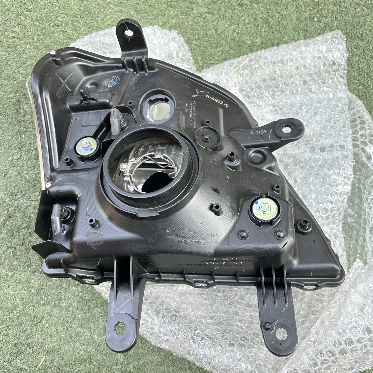 ไฟหน้า DMAX 2003 เสื้อไฟหน้า DMAX 2002-2006 หลอดฮาโลเจ้น มีหมวก แท้ห้าง 8973324450 8973324440 ราคาคู่ละ