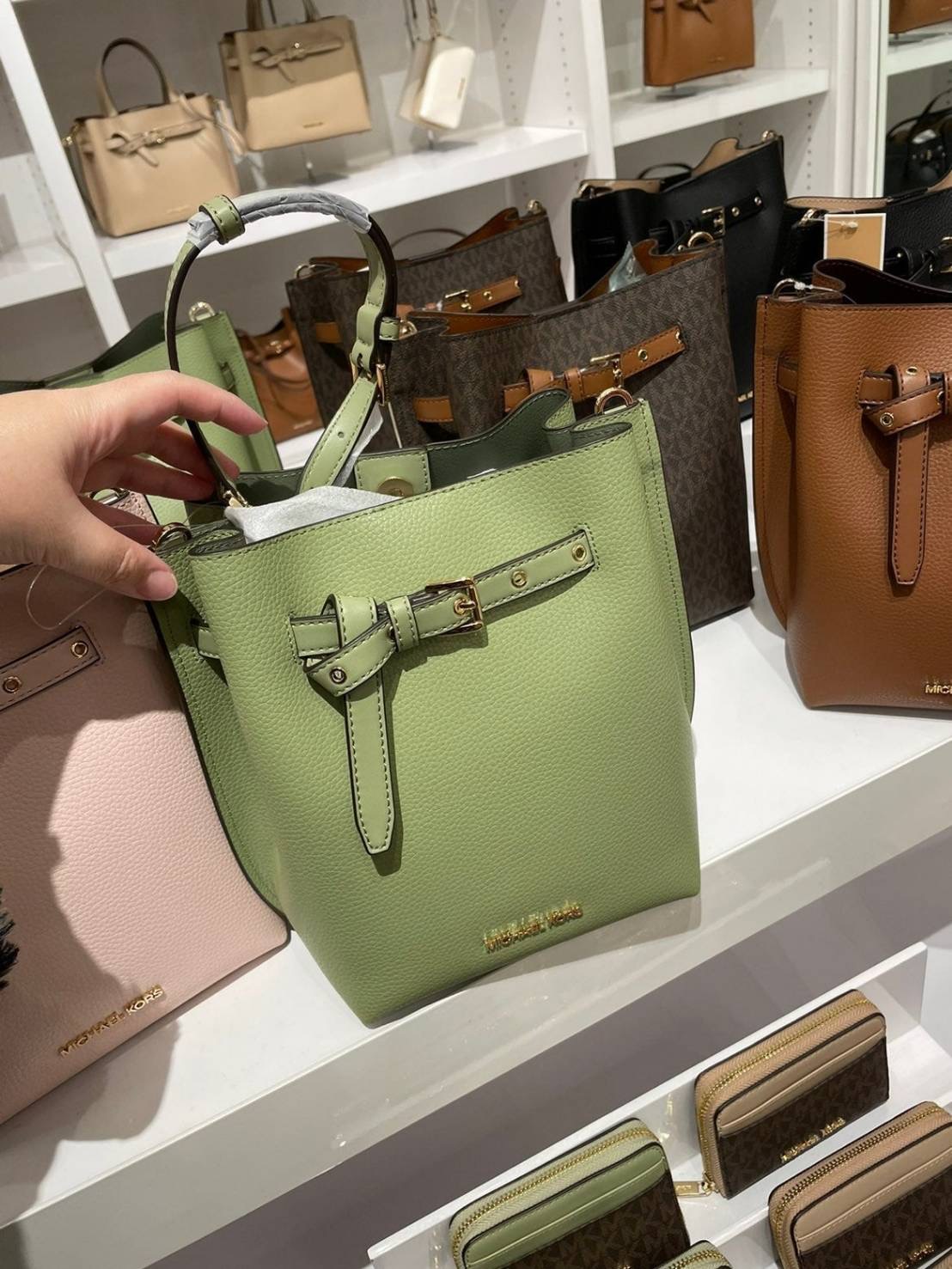 New Michael Kors Small Emilia Bucket Crossbody Bag สี: Light Sage