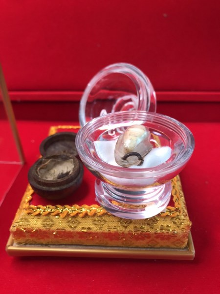 พระทันตธาตุครูบาอภิชัยขาวปี วัดผาหนาม จ.ลำพูน และพระเกศาธาตุ